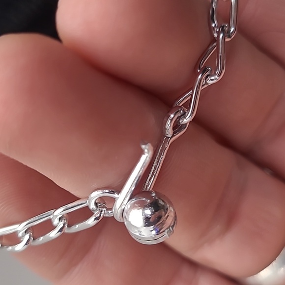 Elegant Silver and Cream Leaf  Lucite Necklace - Picture 4 of 5